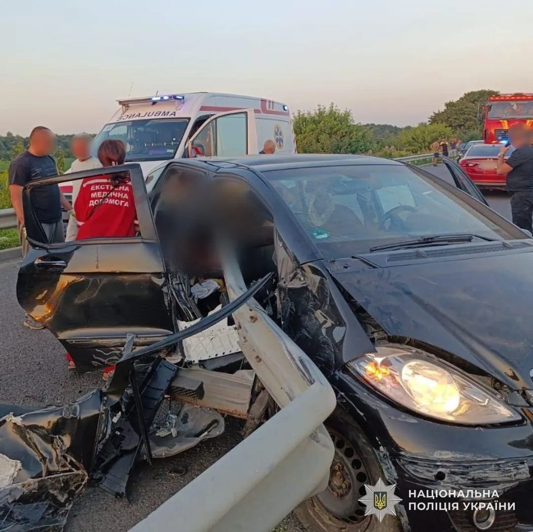 На Львівщині 15-річна дівчина загинула в ДТП через два тижні після смерті мами: за кермом авто сидів неповнолітній без прав