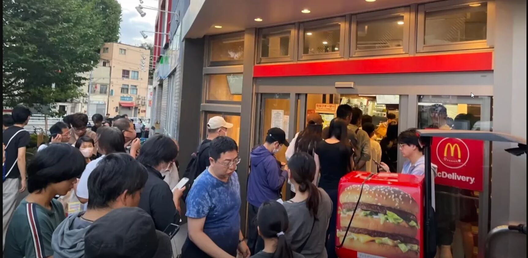 Проблемы из-за карточки Пикачу: в японском McDonald's досрочно остановили акцию с Pokemon