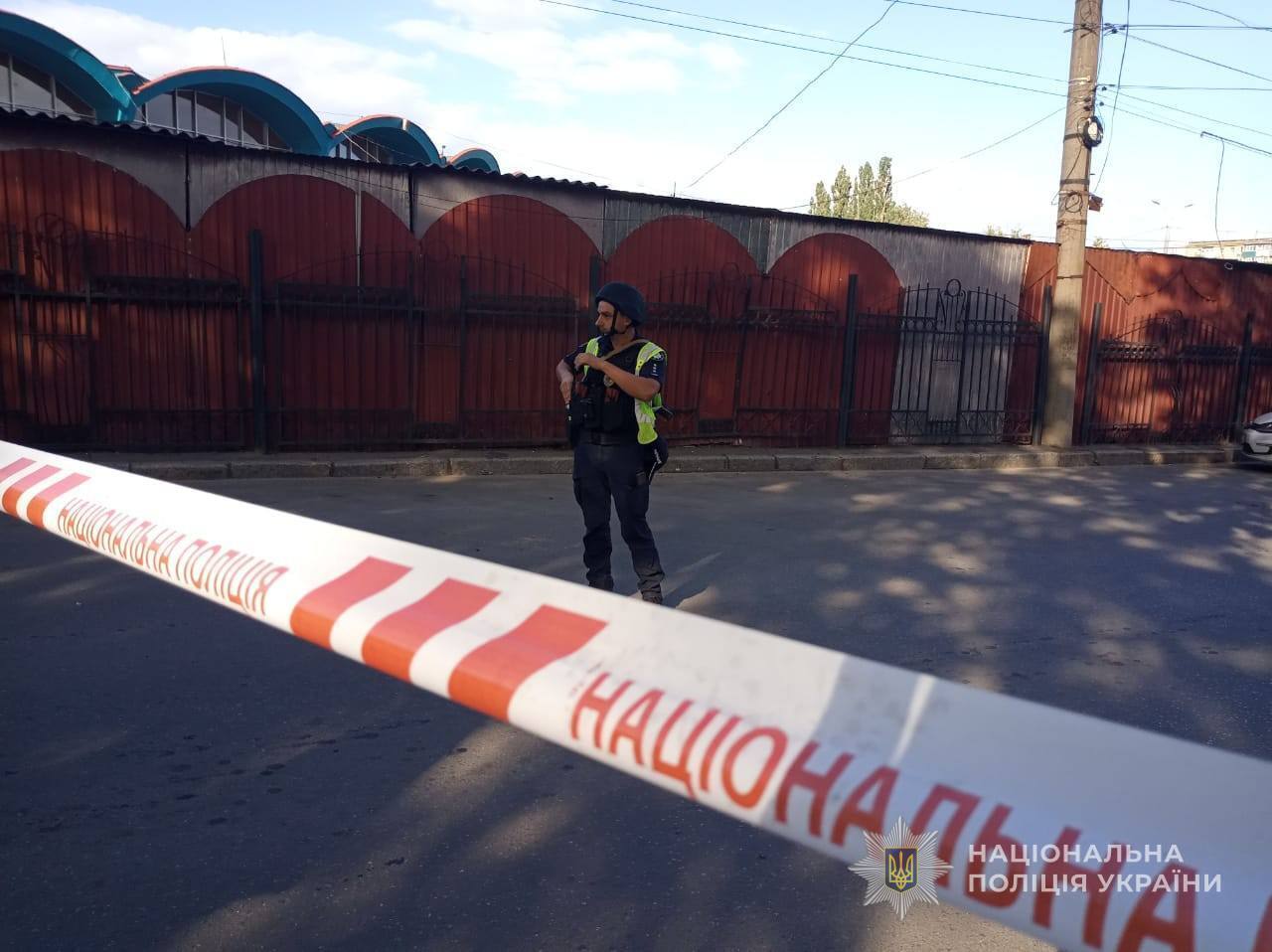 Враг атаковал дроном центр Сум, повреждены рынок и офисы. Фото и видео