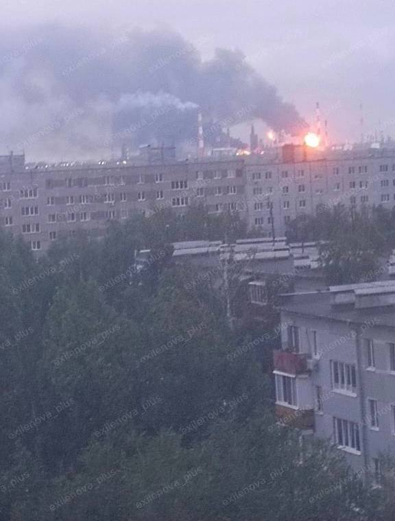 "Сильно попали": украинские дроны атаковали НПЗ в Сызрани, у россиян паника. Фото и видео