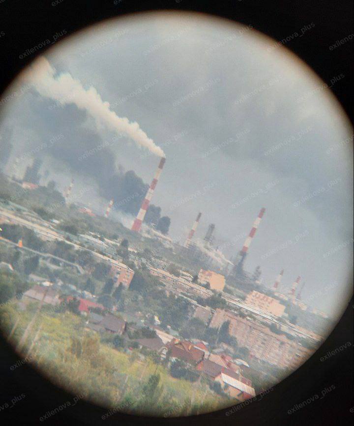 "Сильно попали": украинские дроны атаковали НПЗ в Сызрани, у россиян паника. Фото и видео