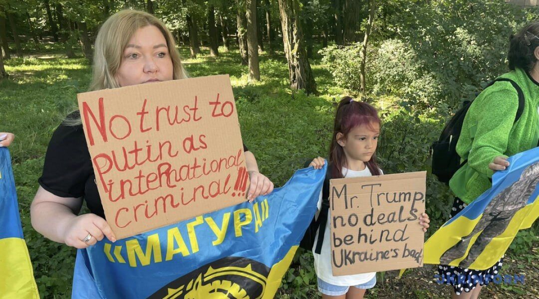 "Ничего об Украине без Украины": в Киеве возле посольства США на митинг пришли семьи военнопленных украинцев. Фото и видео