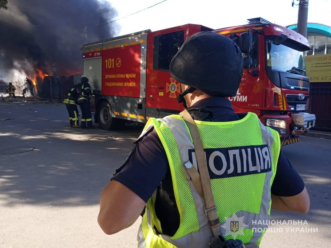 Враг атаковал дроном центр Сум, повреждены рынок и офисы. Фото и видео