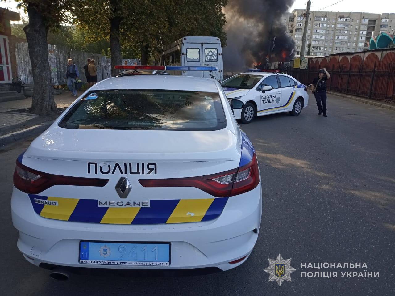 Враг атаковал дроном центр Сум, повреждены рынок и офисы. Фото и видео