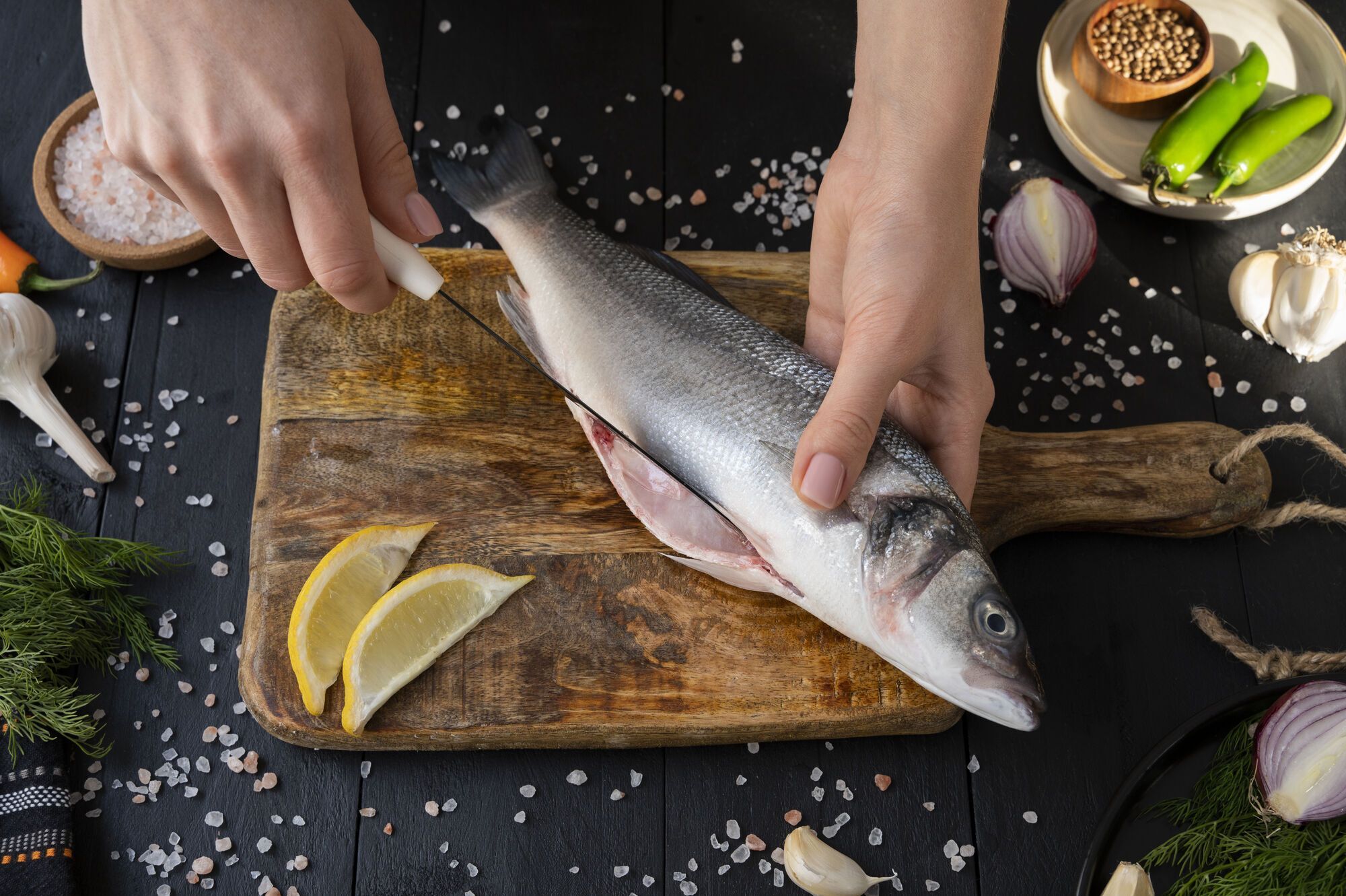 Как нельзя хранить рыбу: продукт быстро испортится