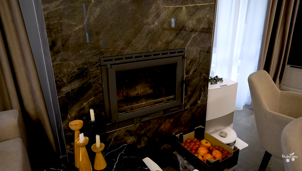 Два поверхи, затишне подвірʼя та коти на привʼязі: Женя Кот і Наталія Татарінцева провели тур по своєму будинку за 62 тисячі грн на місяць. Фото