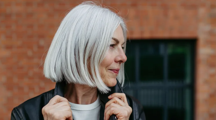 Які зачіски зроблять образ легшим: варіанти 70+