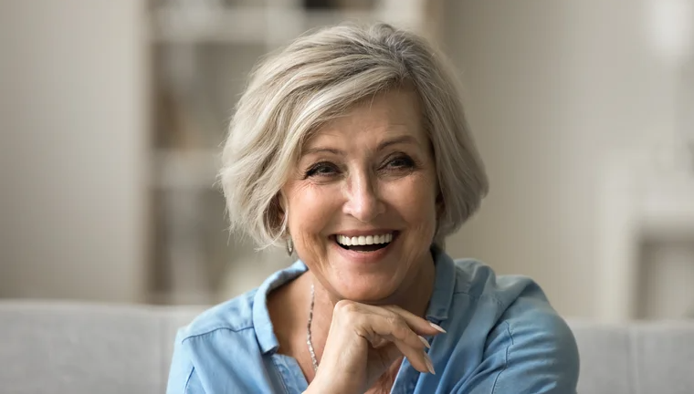 Які зачіски зроблять образ легшим: варіанти 70+