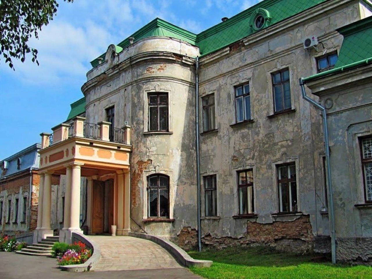 Дворец Потоцких в Шептицком