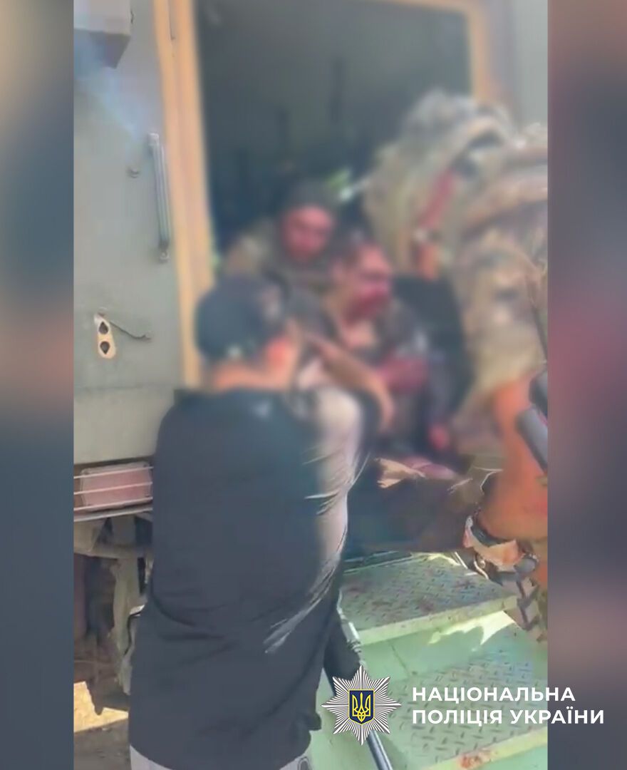 На фронті поліцейський-медик з Києва під обстрілом врятував чотирьох поранених побратимів. Фото та відео