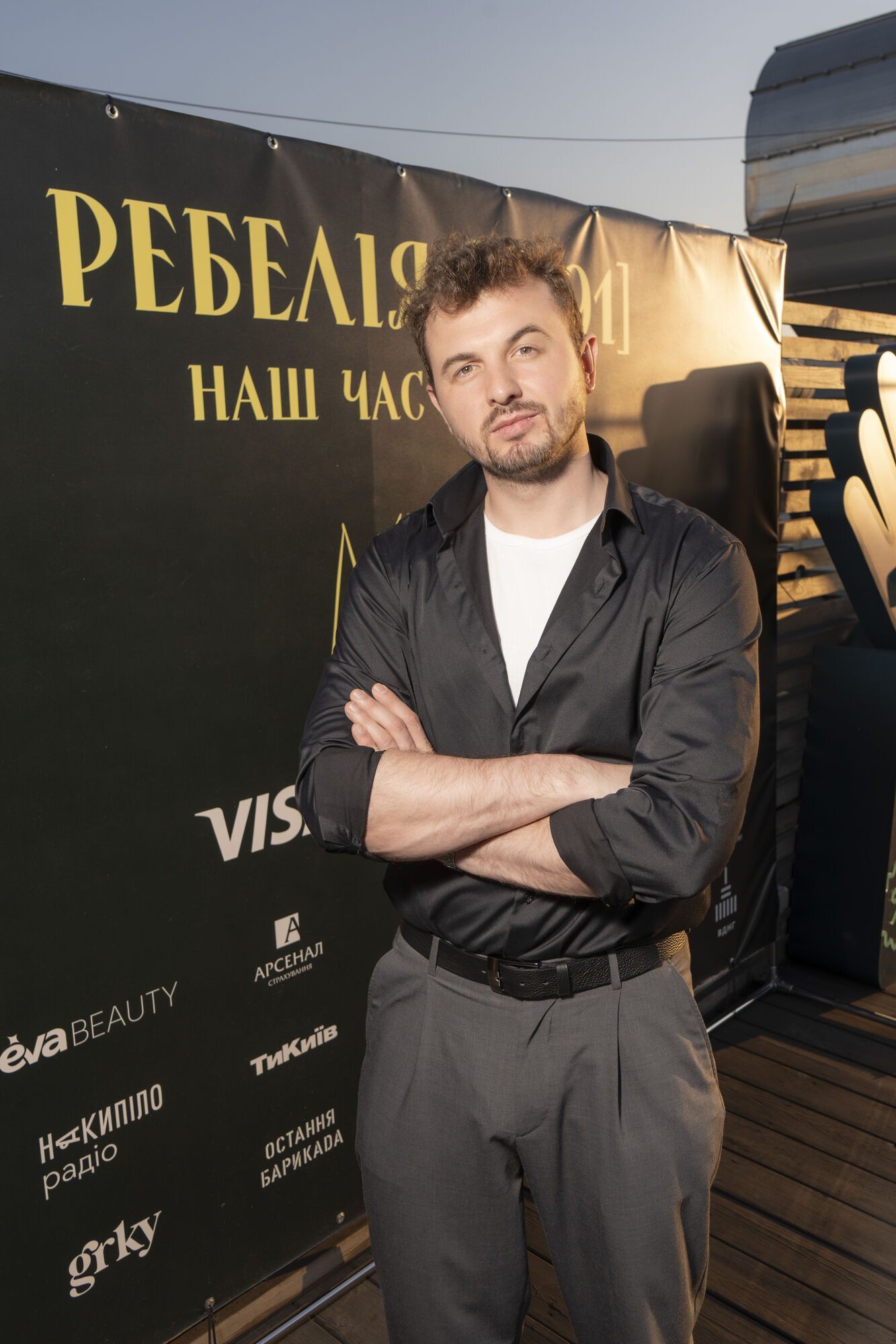 Маричка Падалко случайно встретила подругу юности, а Анатолий Анатолич "засветился" в гипсе. Как прошла премьера нового альбома МУР