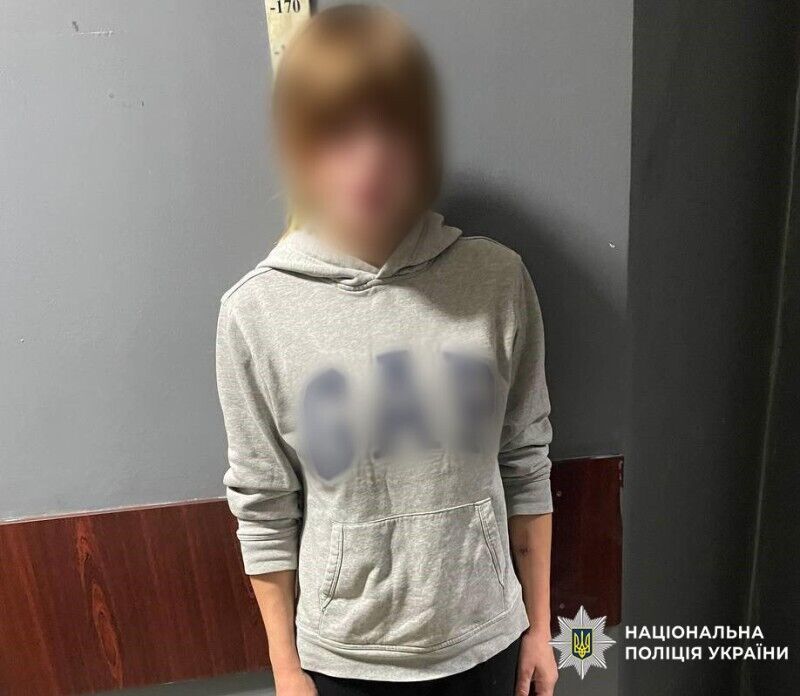 У дворі будинку спровокувала конфлікт та напала на сусідку з ножем: у Києві затримали зловмисницю. Фото