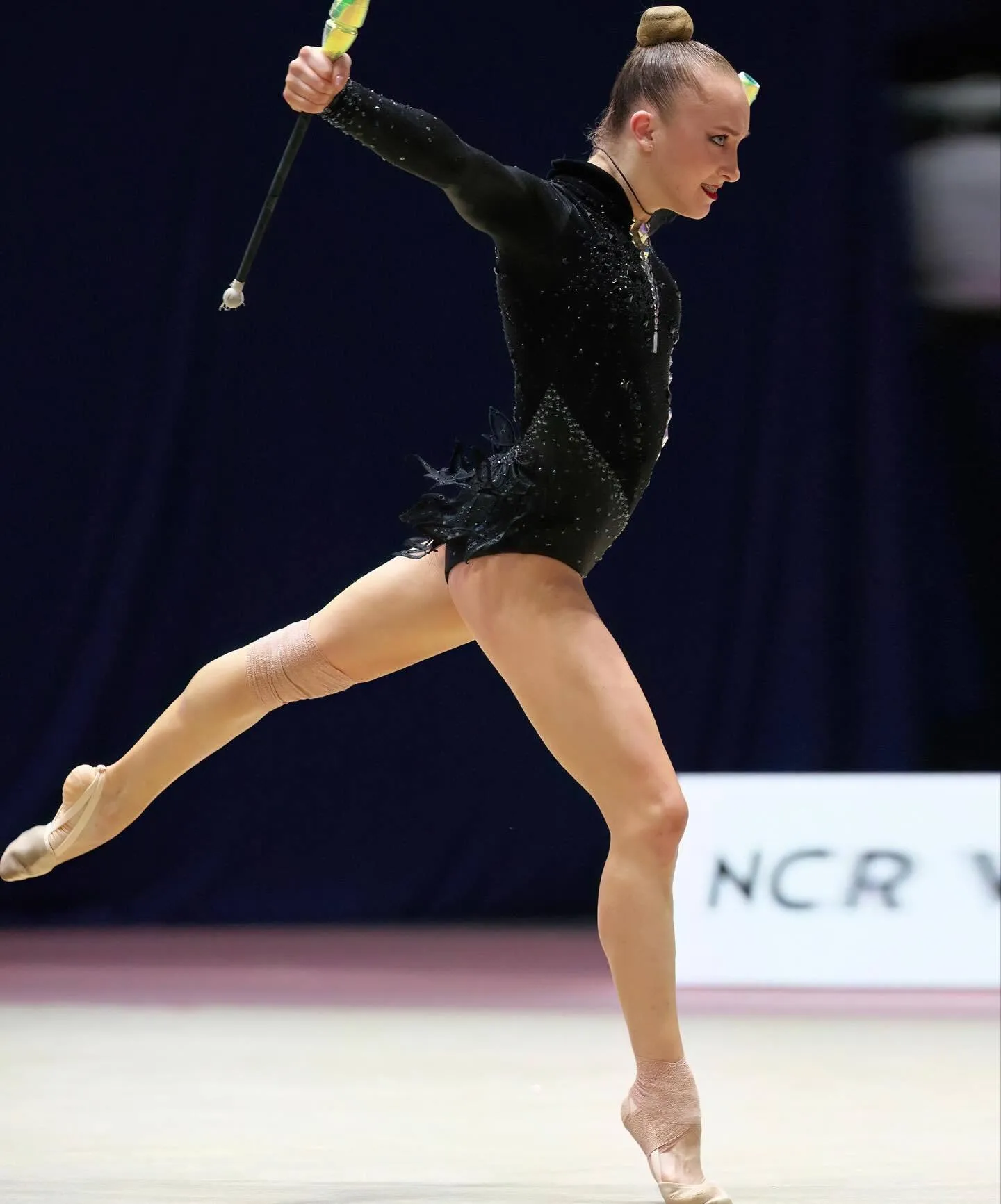 Українська художня гімнастка-чемпіонка роздяглася на відпочинку до купальника і вразила Instagram своєю красою. Фото