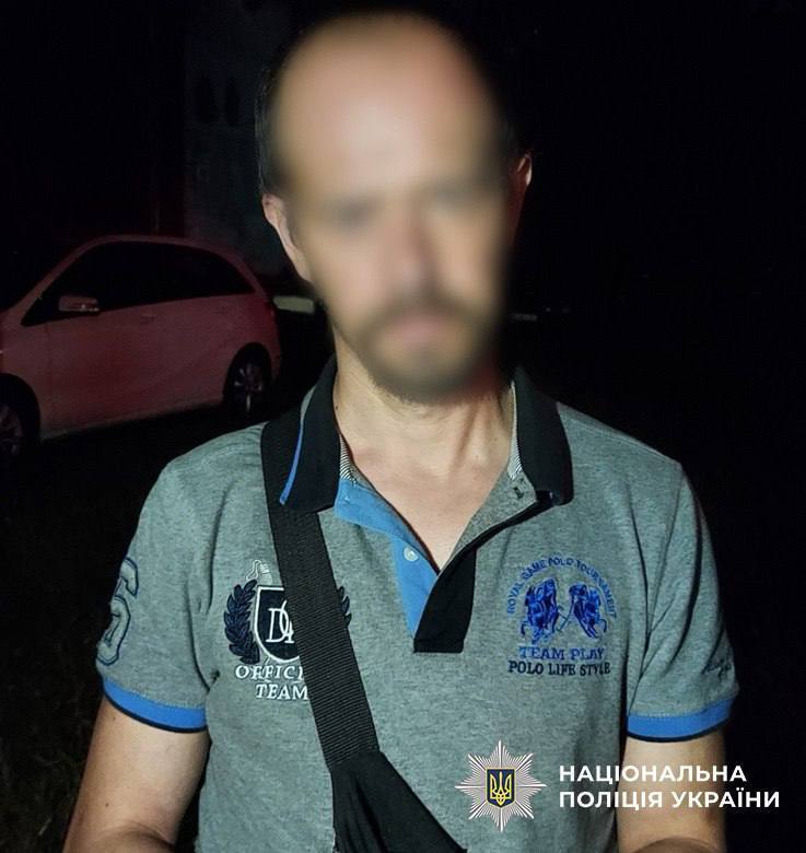 В Киеве с поличным задержали мужчину, который пытался обокрасть банкомат на Оболони. Подробности и фото