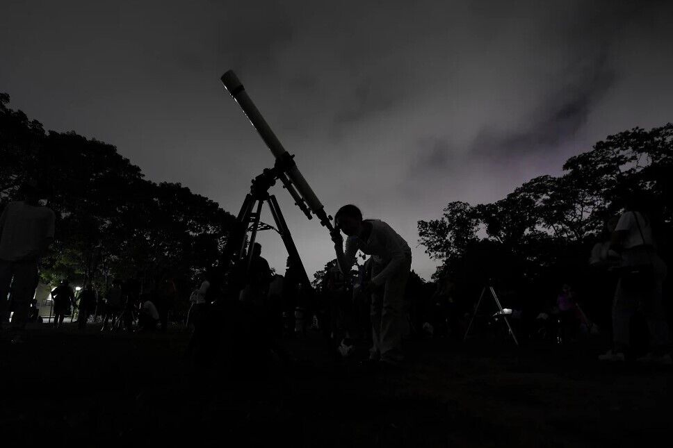 Ищите маленькие точки света: когда украинцы смогут увидеть в небе уникальный "парад планет"