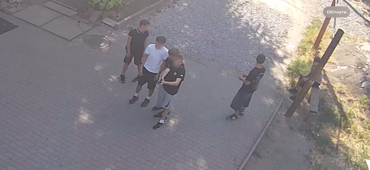 В центре Кривого Рога подростки при людях стреляли из пневмата по животным. Фото