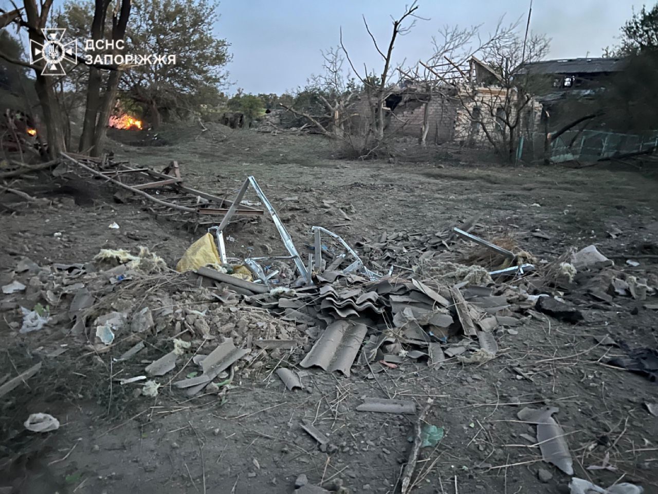 Россия ударила по селу в Запорожье: погиб 15-летний парень, его брат, сестра и родители получили ранения. Фото