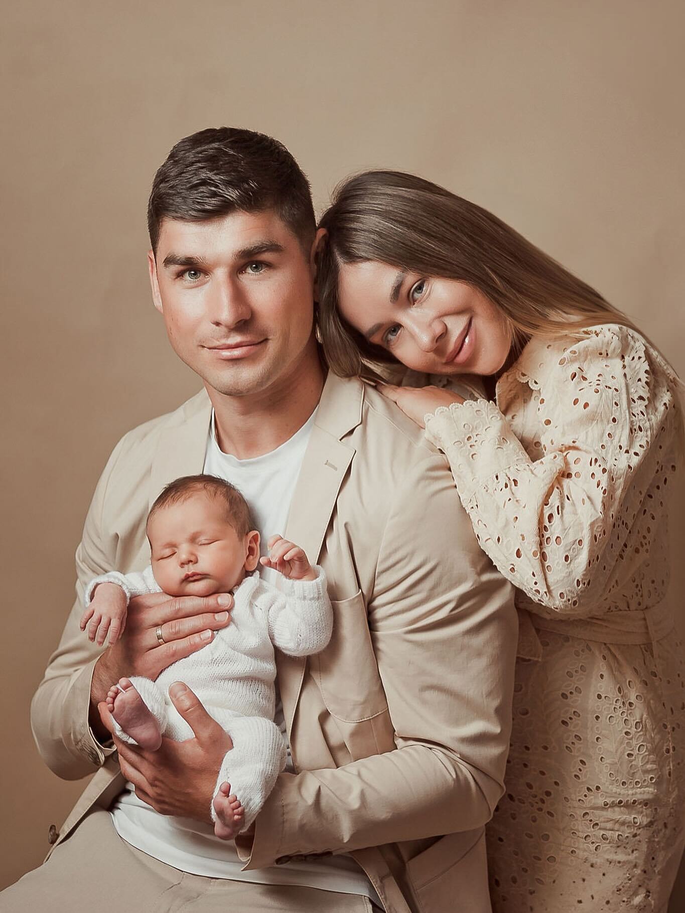 "Говорите на своём гов*яном украинском языке". Пьяные русские "набросились" на футболиста сборной Украины и его жену в Италии