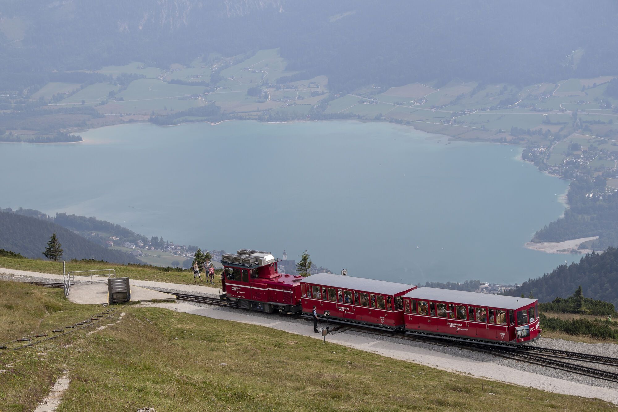 Із неймовірним краєвидом: названо найкрасивіший залізничний вокзал у світі