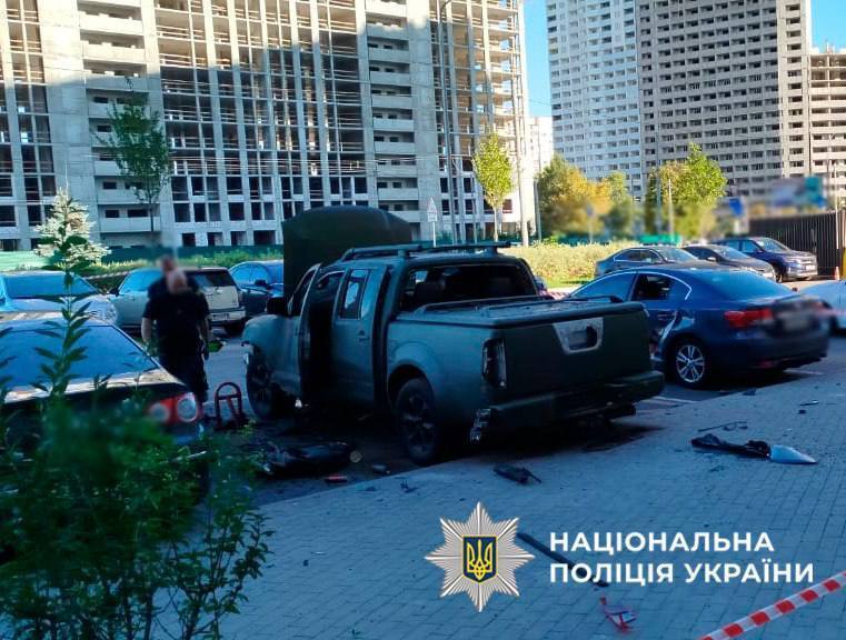 В Киеве произошел взрыв в автомобиле военного. Все подробности, фото и видео