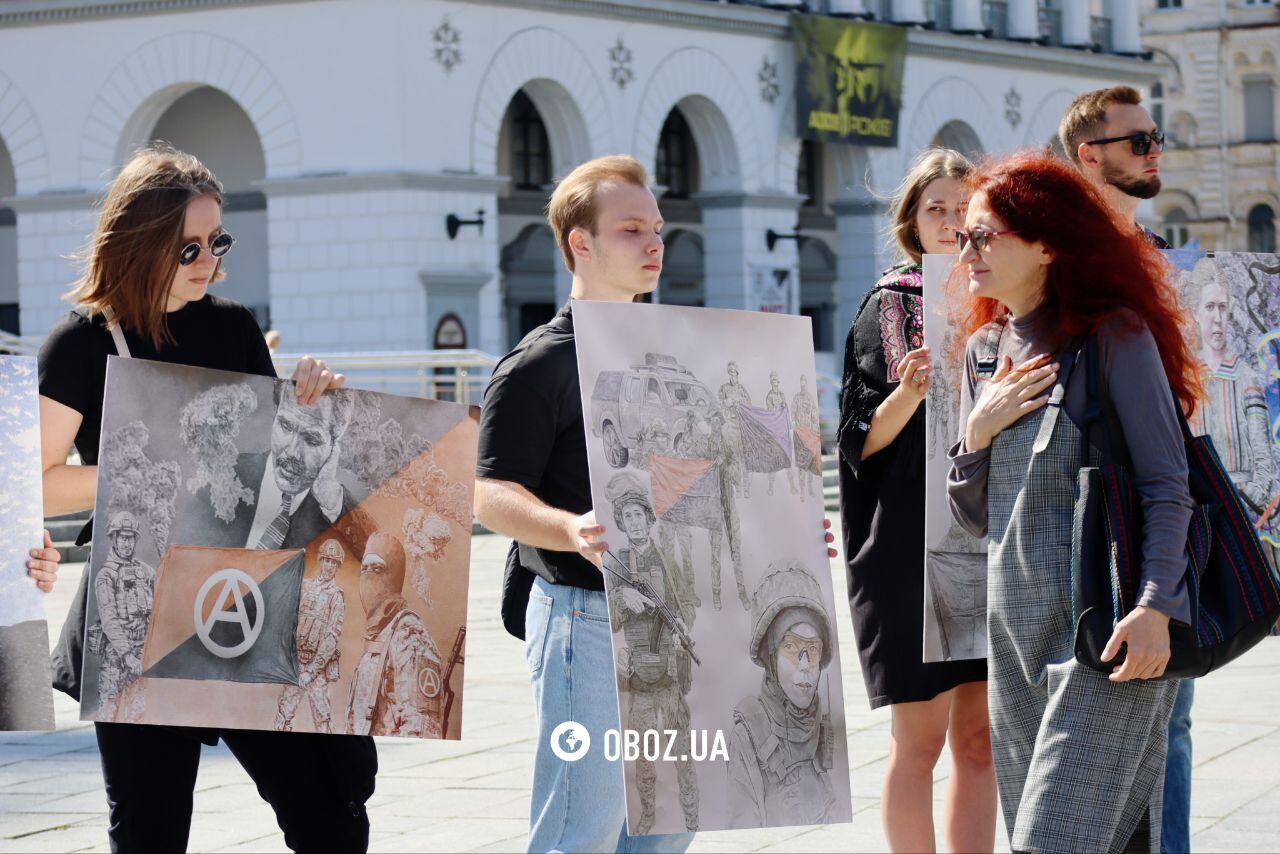 В Киеве попрощались с военным и известным художником Давидом Чичканом. Фото и видео