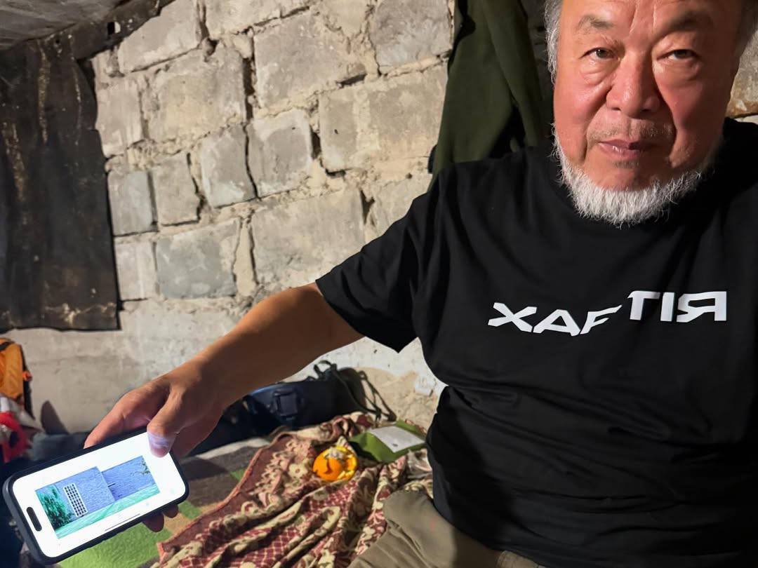 Придется пожертвовать: известный китайский художник, живущий в изгнании, открыл горькую правду украинским беженцам о жизни на чужбине