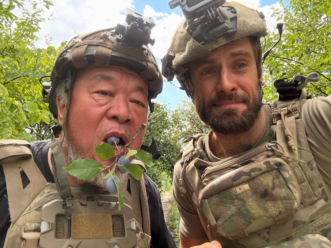 Придется пожертвовать: известный китайский художник, живущий в изгнании, открыл горькую правду украинским беженцам о жизни на чужбине