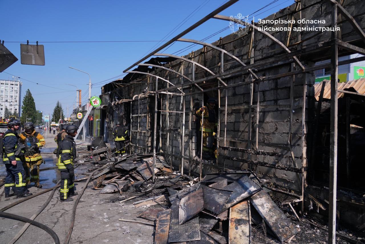 "Абсолютно показательный и циничный удар": Зеленский из Вашингтона отреагировал на утренние обстрелы Россией украинских городов