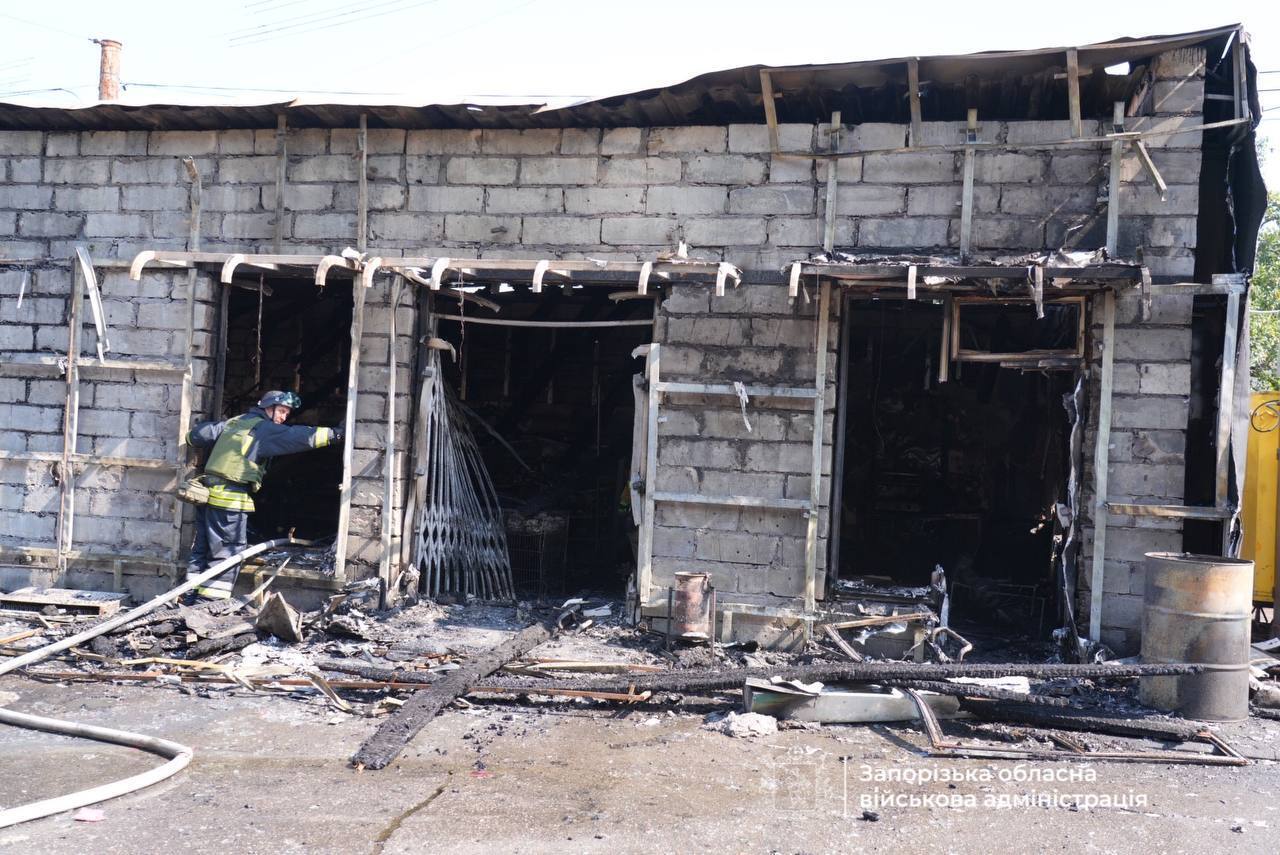 Удар РФ балістикою по Запоріжжю: кількість поранених зросла до 30, троє загиблих. Фото й відео