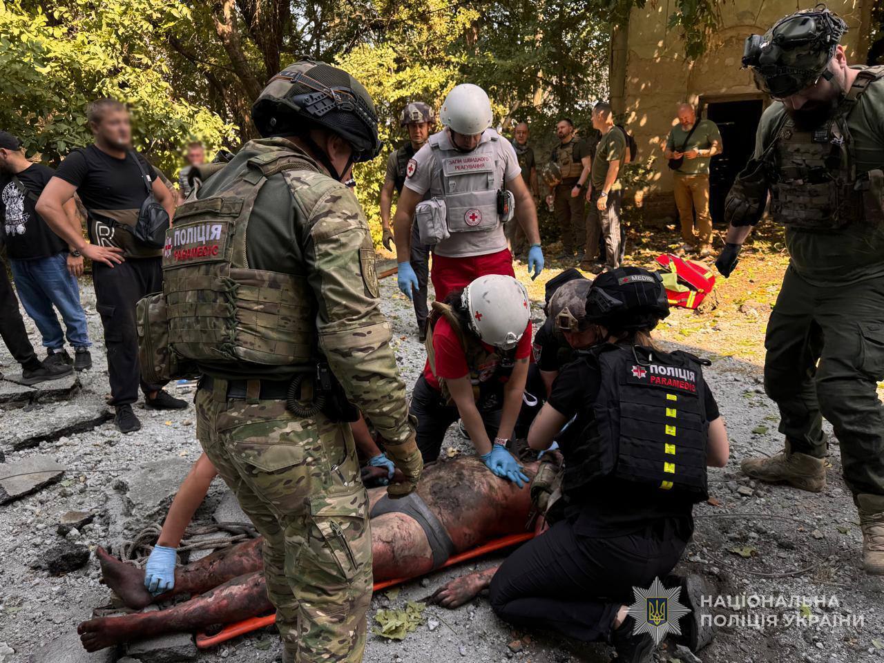 "Абсолютно показательный и циничный удар": Зеленский из Вашингтона отреагировал на утренние обстрелы Россией украинских городов