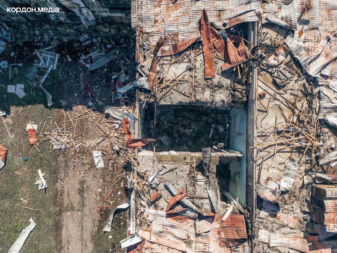 Обвуглені стіни та вибиті вікна: ЗМІ показали зруйнований росіянами корпус Сумського державного університету. Фото