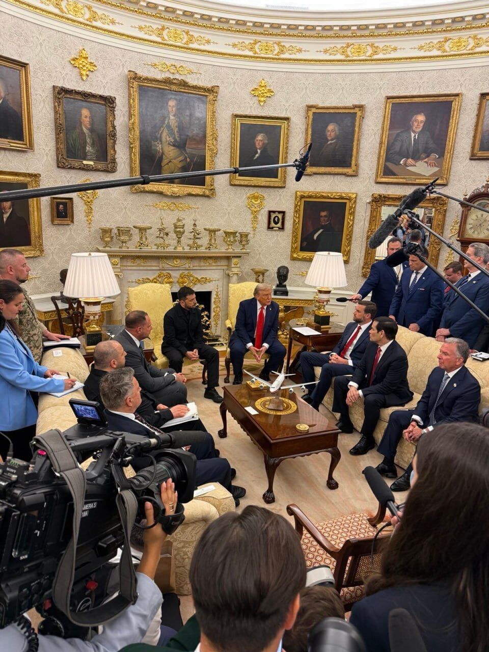 "Україна не залишиться без підтримки": як пройшла зустріч Зеленського, Трампа та лідерів ЄС у Вашингтоні. Фото і відео
