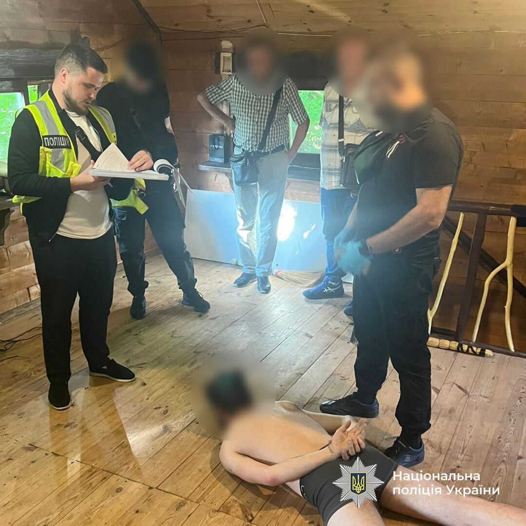 Заробляли на збуті кокаїну в комендантську годину до $500 тис. щомісяця: у кількох регіонах України затримали злочинців. Фото та відео