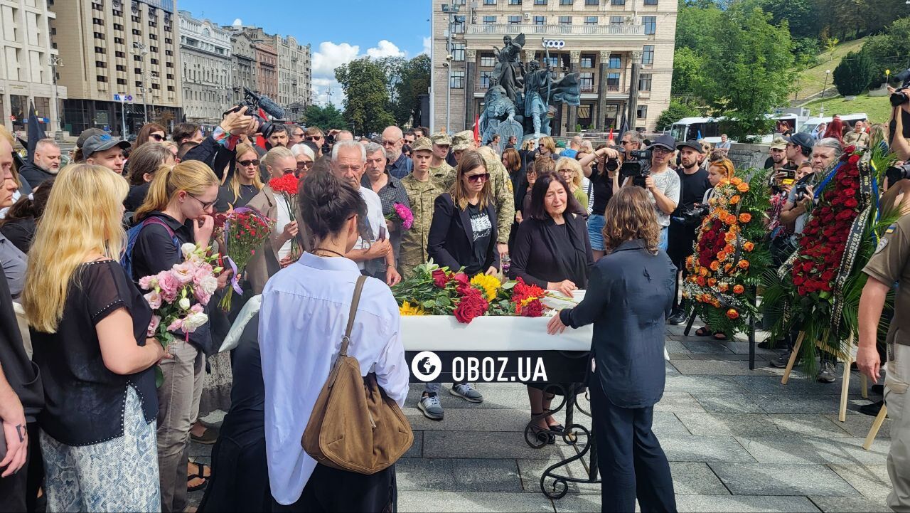 В Киеве попрощались с военным и известным художником Давидом Чичканом. Фото и видео