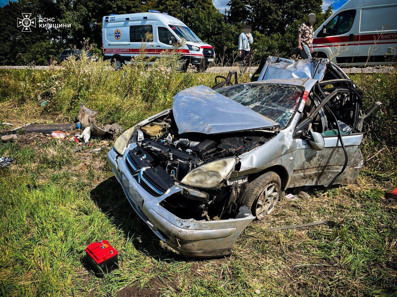 На Київщині зіткнулись вантажівка та легковик: серед загиблих є дитина. Подробиці ДТП та фото