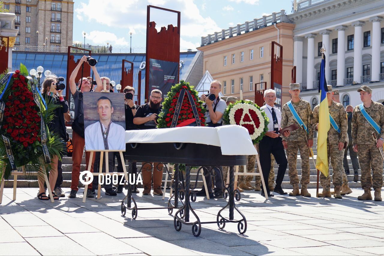 В Киеве попрощались с военным и известным художником Давидом Чичканом. Фото и видео