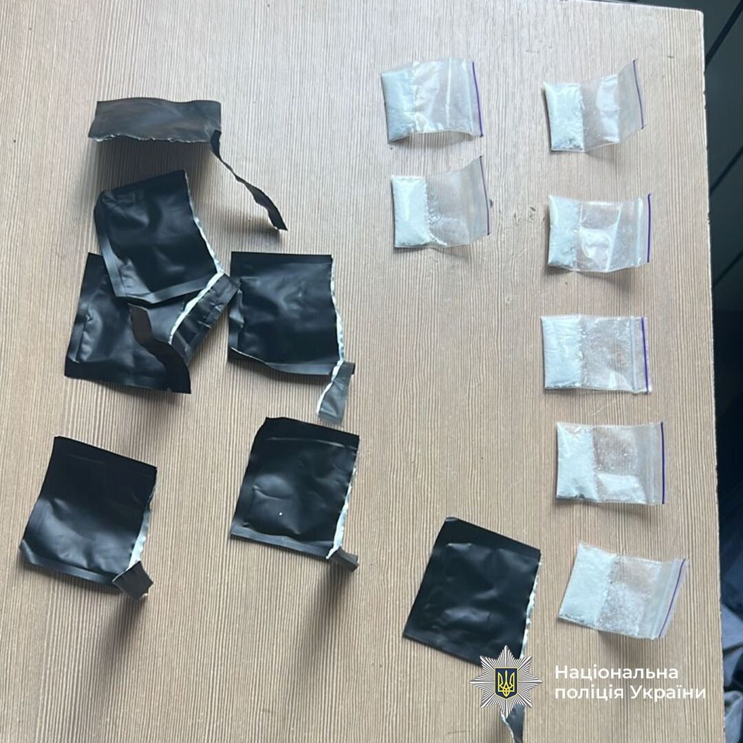 Заробляли на збуті кокаїну в комендантську годину до $500 тис. щомісяця: у кількох регіонах України затримали злочинців. Фото та відео