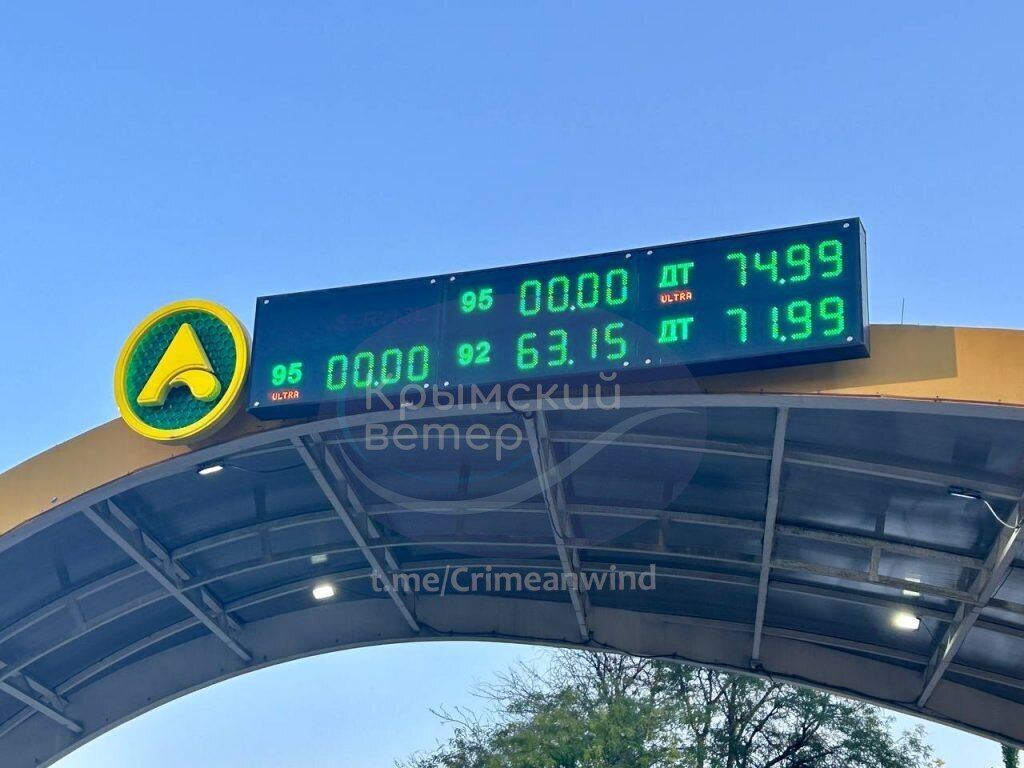 Черги на Керченський міст, талони на бензин і порожні заправки: в окупованому Криму через дефіцит бензину зросли ціни на пальне