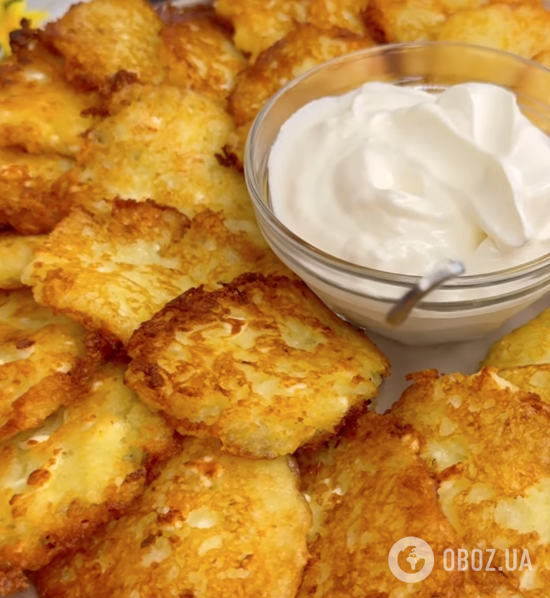 Картофельные деруны по-новому с вкусным соусом и селедкой: простой рецепт сытного блюда