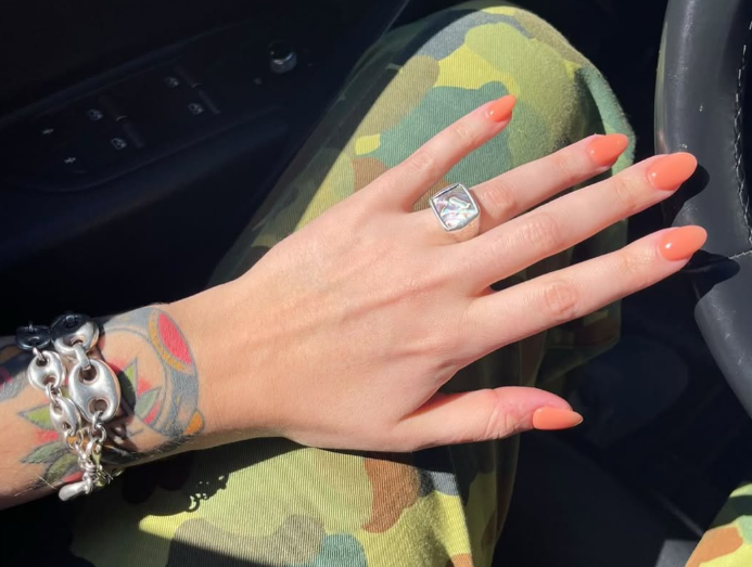 Що таке сорбетний манікюр: як зробити трендовий у 2025 році дизайн