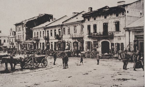 Місто зачаровує красою: у мережі показали історичні фото Бережан