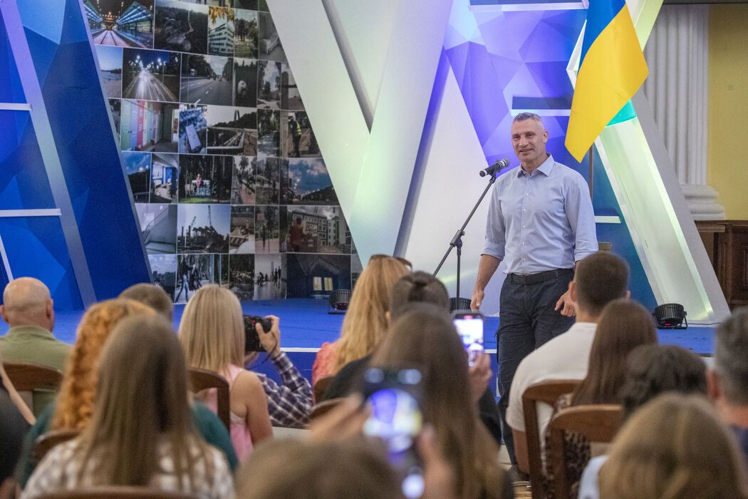 Кличко наградил премиями талантливую молодежь Киева. Фото