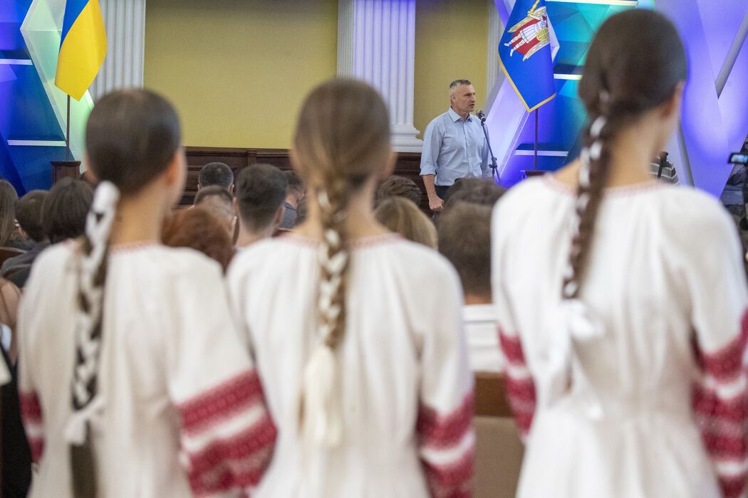 Кличко наградил премиями талантливую молодежь Киева. Фото