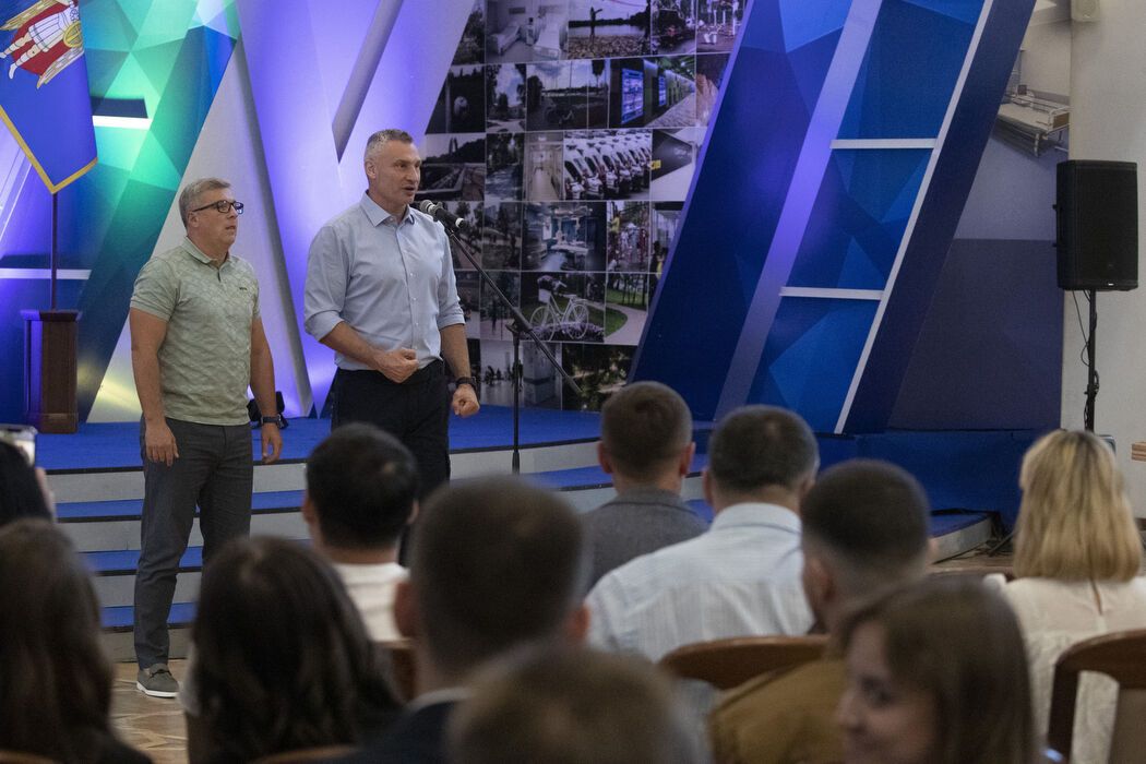 Кличко наградил премиями талантливую молодежь Киева. Фото