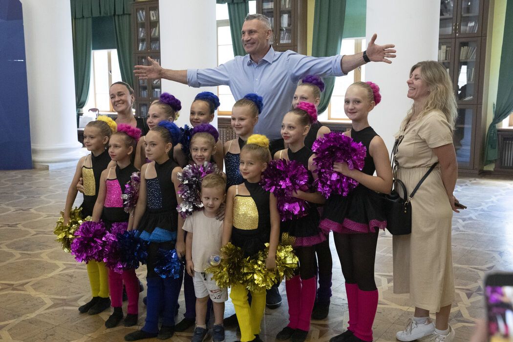 Кличко наградил премиями талантливую молодежь Киева. Фото