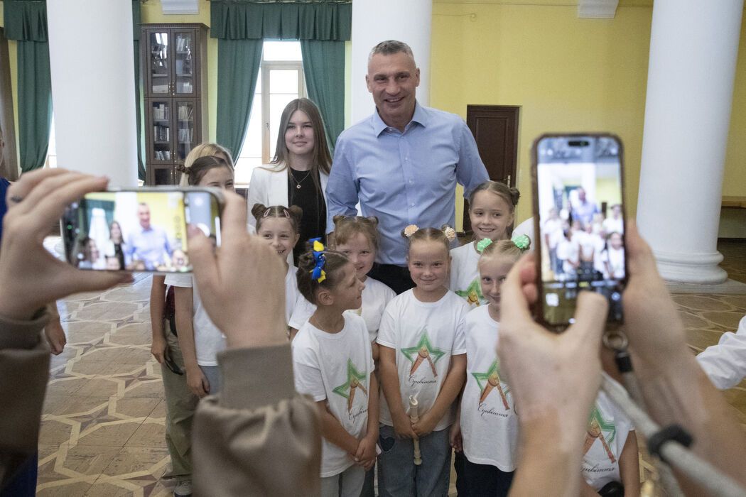 Кличко наградил премиями талантливую молодежь Киева. Фото