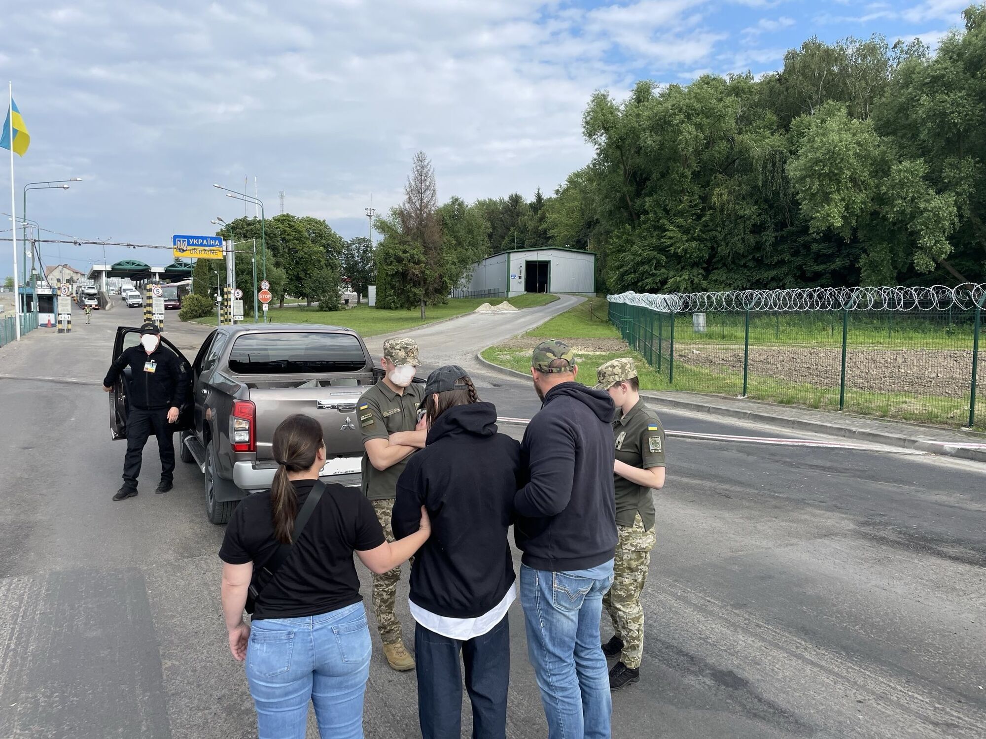 США передали украинским пограничникам двух граждан.