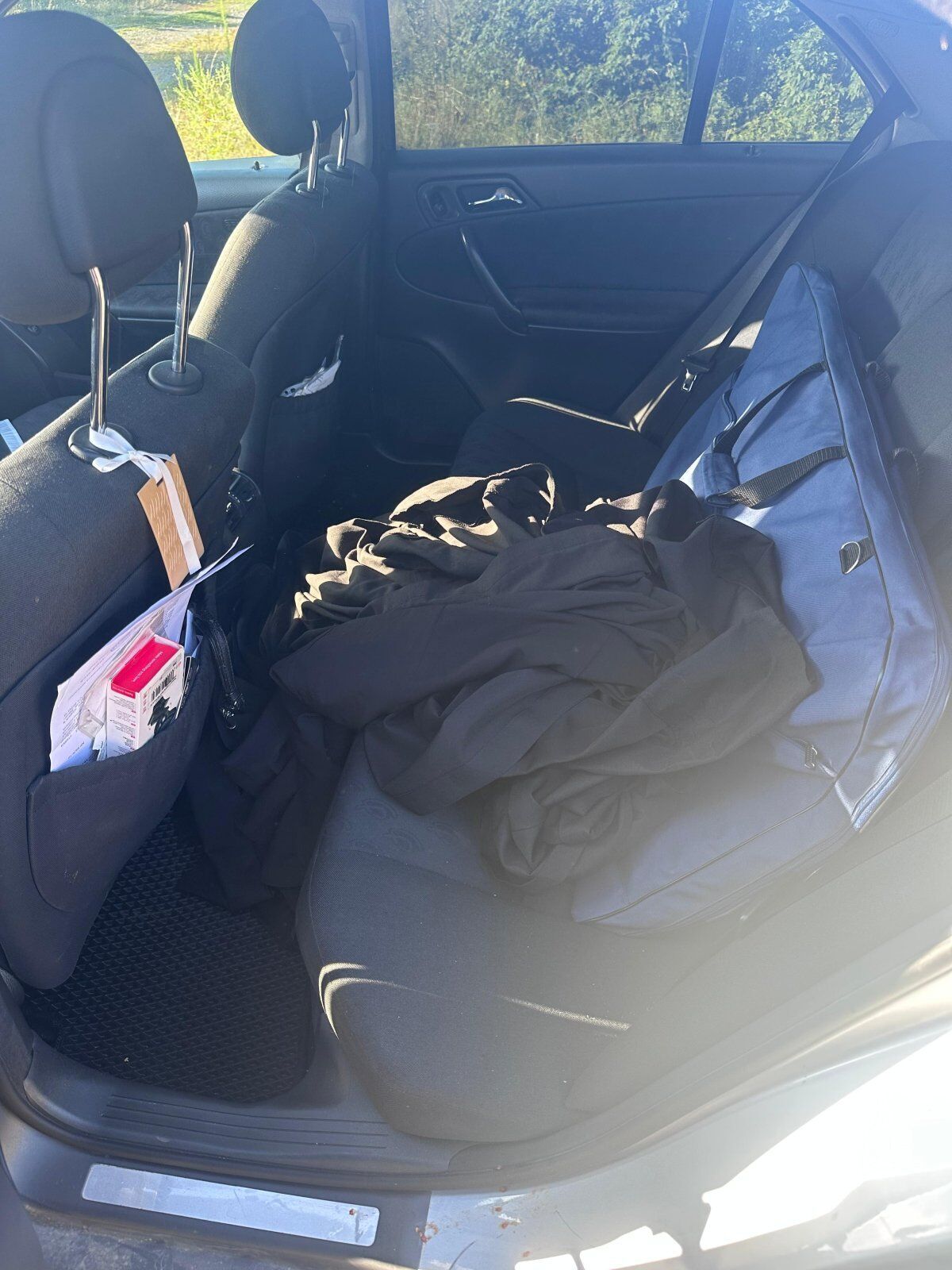 На Закарпатье священник пытался вывезти уклониста за границу под рясами: фото с места