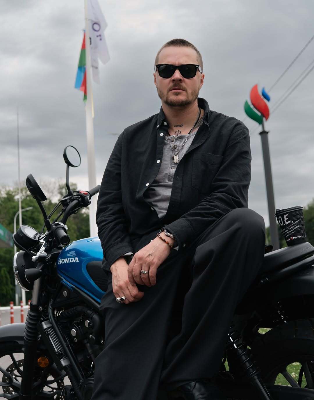 Женя Галич відреагував на хейт у свій бік через хіт "Смарагдове небо": чому виник скандал і як у ньому замішана Тіна Кароль