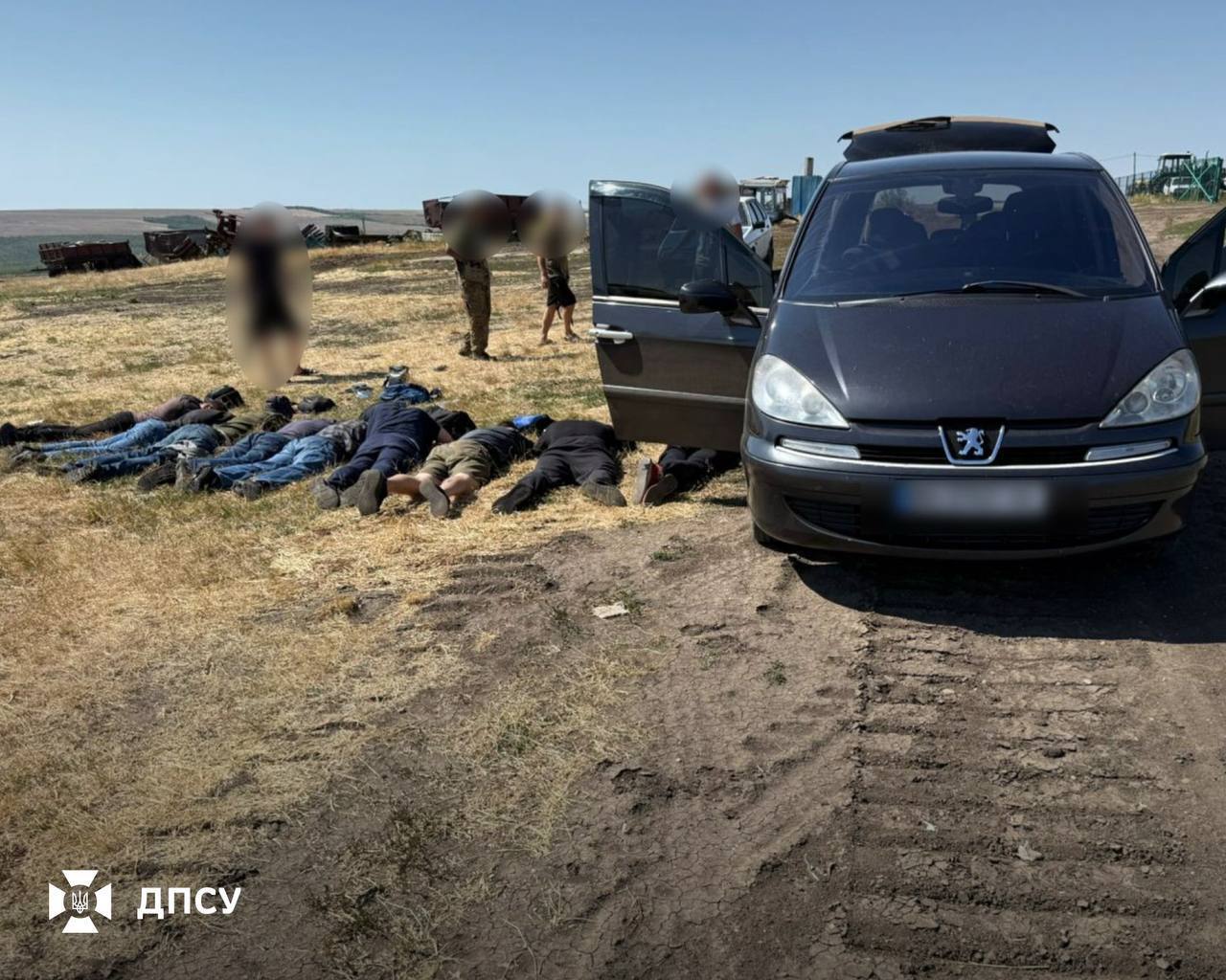 Неудачный трансфер в Молдову: в Одесской области разоблачили незаконных "перевозчиков" уклонистов за границу. Фото